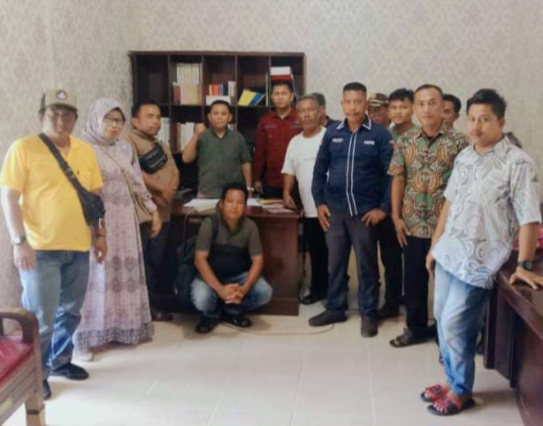 Pj Bupati Aceh Singkil Drs. Azmi, M.AP Tekankan Media Harus Diperlakukan&nbsp;Sama