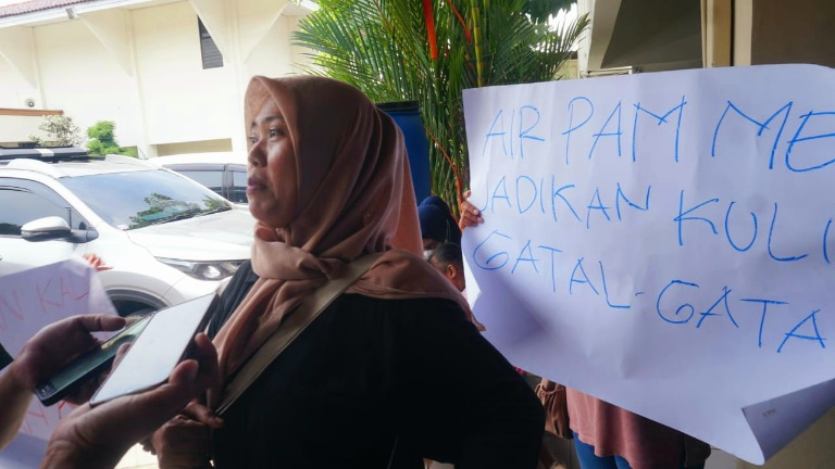 Buntut Kualitas Air Buruk, Emak-emak di Pekalongan Demo&nbsp;PDAM