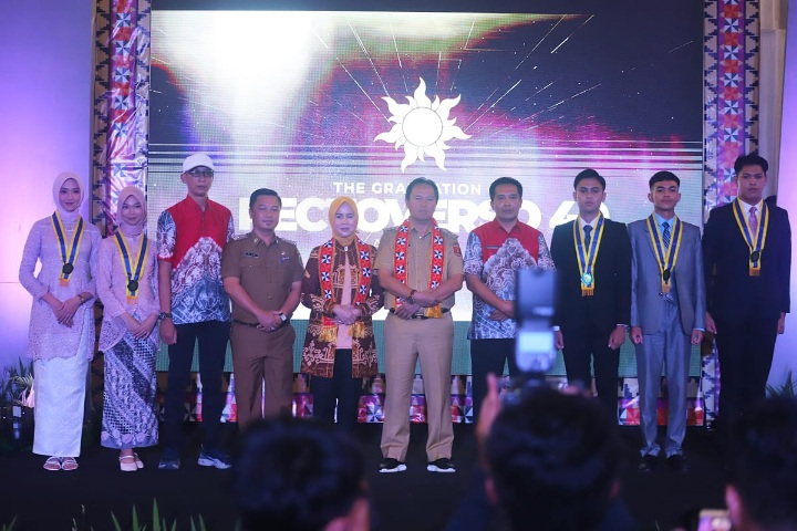 HADIRI PELEPASAN SISWA KELAS XII ANGKATAN 40 SMAN 1 LIWA, NUKMAN TEGASKAN PENDIDIKAN TOLAK UKUR KEMAJUAN&nbsp;BANGSA