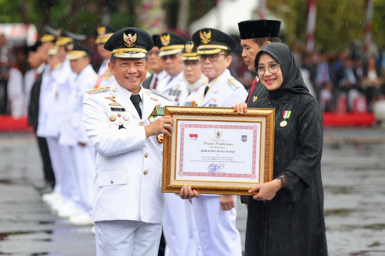 Diserahkan Mendagri, Presiden Jokowi Beri Penghargaan ke Bupati&nbsp;Banyuwangi