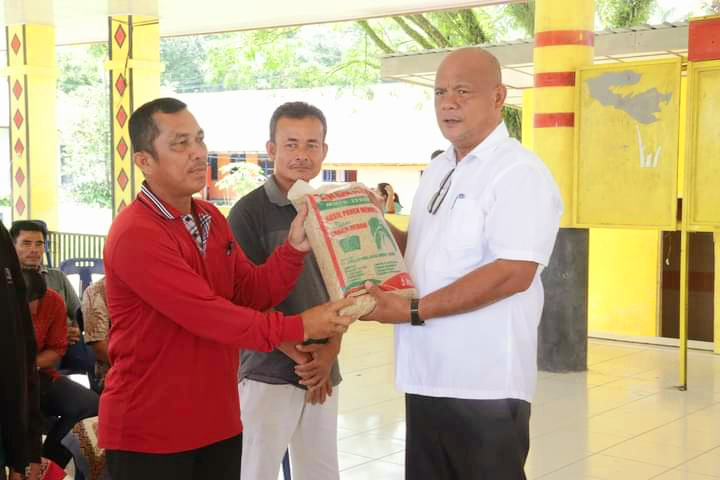 Pemkab Nisut Berikan 2,5 Ton Bantuan Benih Padi pada&nbsp;Petani