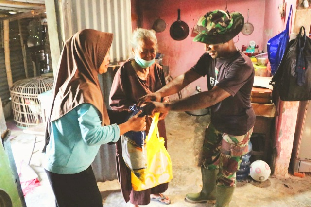 Satgas TMMD ke-120 Kodim 0816/Sidoarjo Berikan Tali Asih Bantu Warga Desa&nbsp;Penambangan