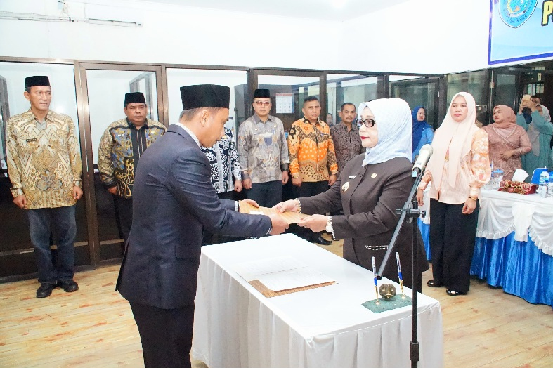 Plt Bupati Labuhanbatu Lantik Direktur Pudam Tirta&nbsp;Bina