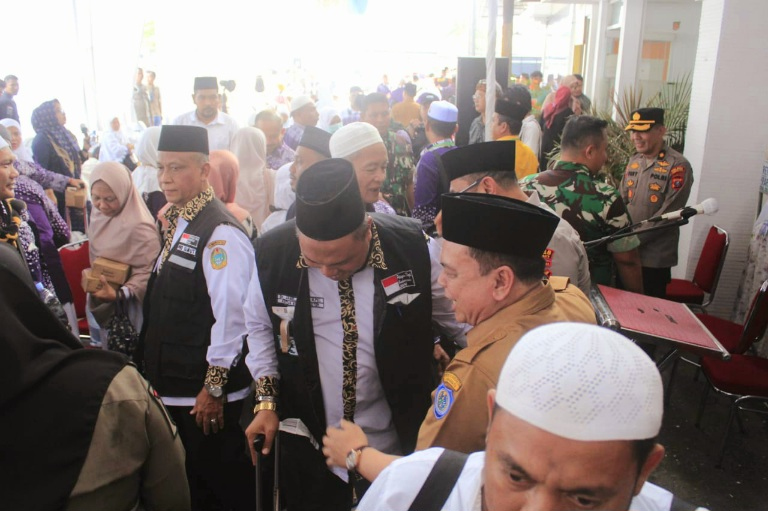 Sekdakab Labuhanbatu Hasan Heri Rambe Sambut 318 Jama’ah&nbsp;Haji