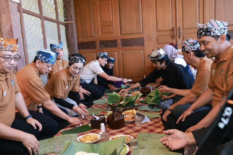 Kunjungi Desa Wisata Adat Kemiren Banyuwangi, Menteri Sandiaga: Pengalaman World Class&nbsp;Tourism