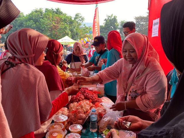 Gerakan Pangan Murah Meriahkan Jalan Sehat Kemerdekaan ke-79 Kota&nbsp;Pekalongan