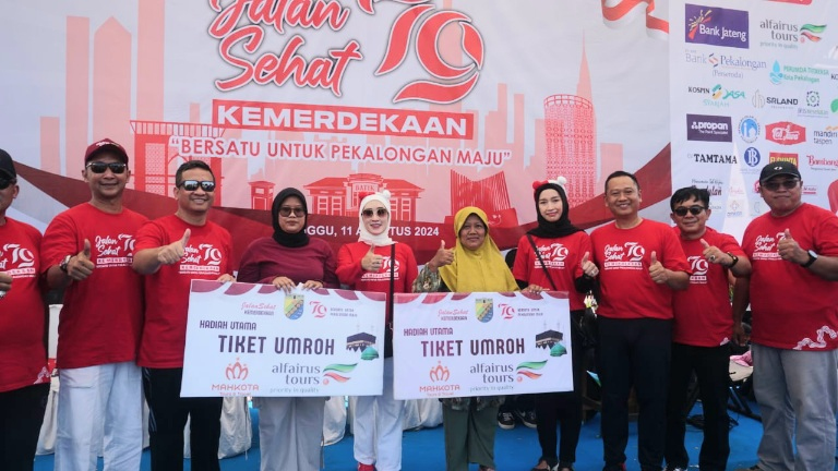 Berhadiah Umroh Gratis, 21 Ribu Masyarakat Antusias Ikuti Jalan Sehat Pemkot&nbsp;Pekalongan